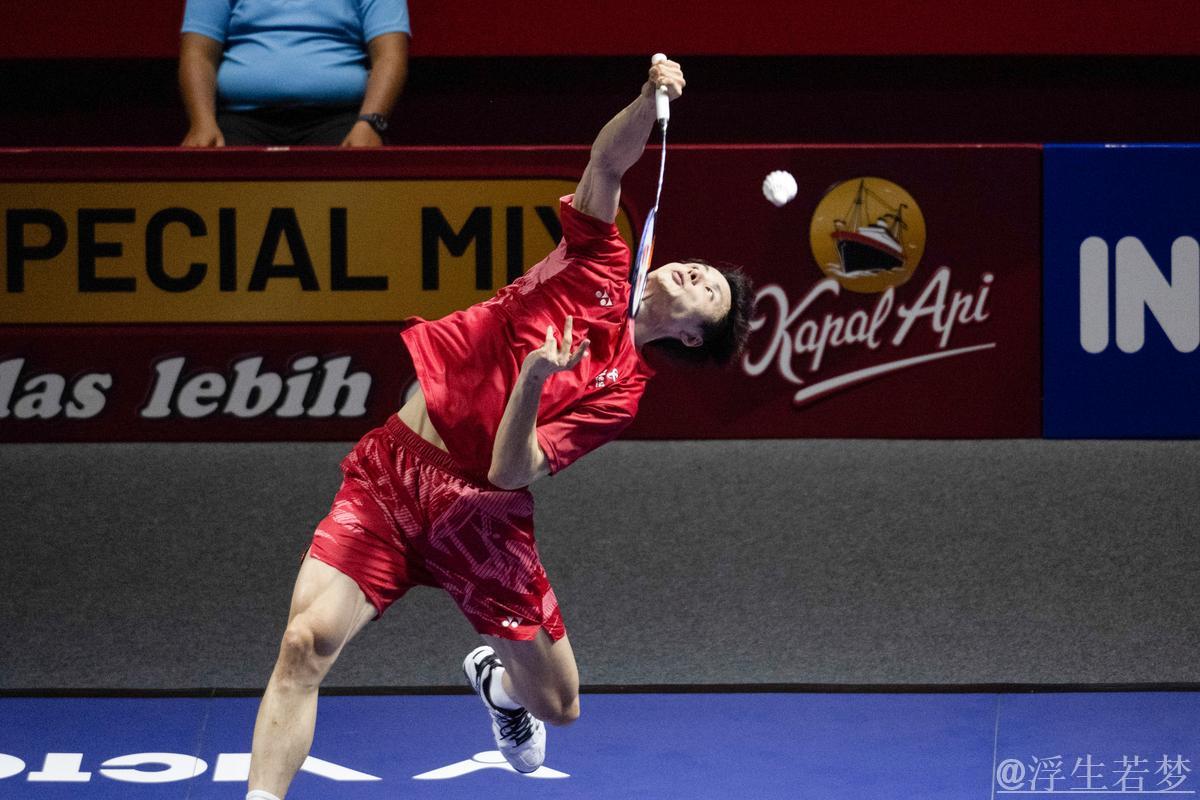 石宇奇直落两局战胜王正行 挺进印尼赛男单四强