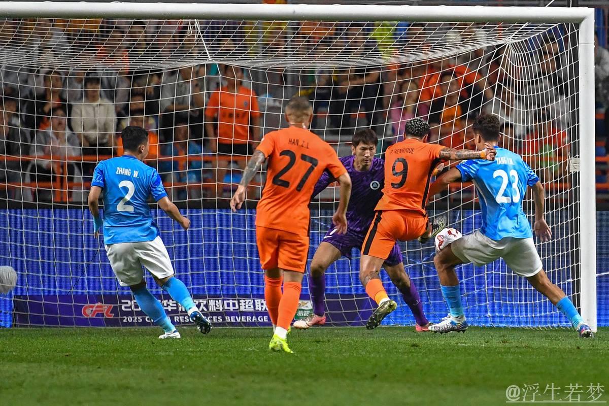 中超-云南玉昆主场告捷 三球击败深圳新鹏城